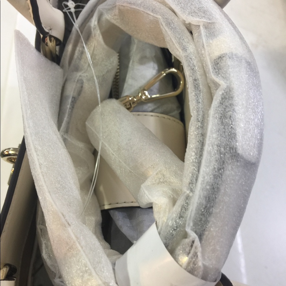 Michael Kors Gramercy Chain Embossed  Satchel. - Picture 9 of 14
